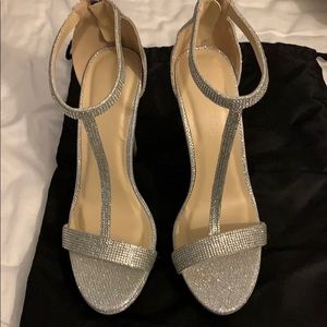 Stand out in a crowd w/these beautiful shoes! 💎